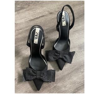 🖤 Zara! Sling back kitten heels with Bows🖤